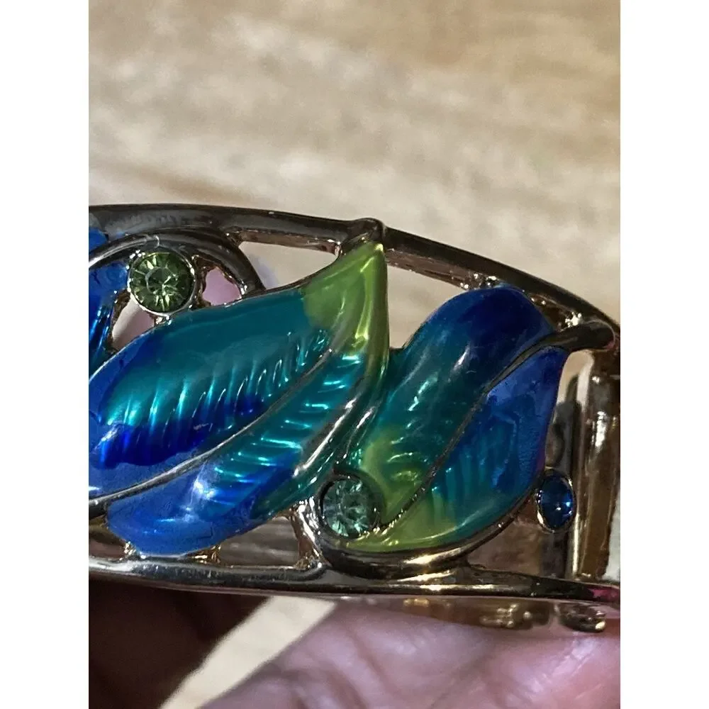Unbranded gold tone